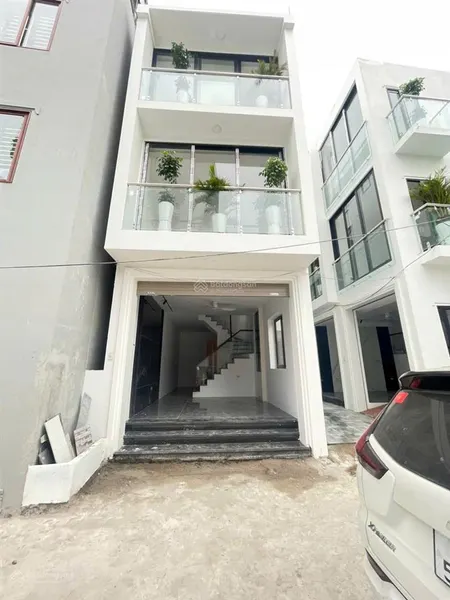 Bán nhà ngũ hiệp,thanh trì, nhỉnh 6 tỷ (ctl) , 40m2, 4pn, 3wc, ô tô đỗ cổng,pháp lý đầy đủ.