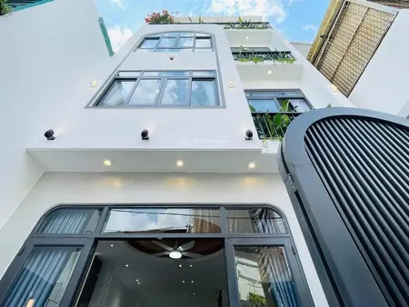 Bán nhà ngang 5.5m ngay cv làng hoa gò vấp chỉ 6 tỷ