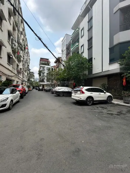 Chính chủ bán nhà liền kề ngã tư hoàng quốc việt, dt 70m, 6.5 tầng, xây mới ,oto 7 chỗ vào, lô góc