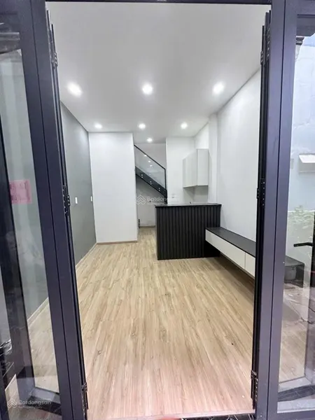 Bán nhà sổ đẹp vuông vức cách 50m ra đường ôtô đ.trần xuân soạn q7
