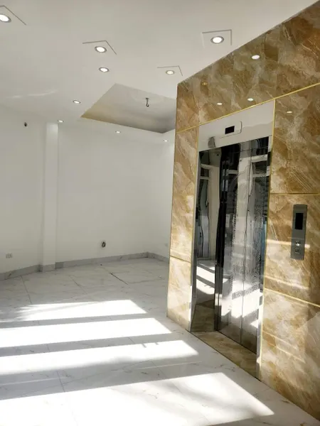 Mình cho thuê nhà lô góc, mới, Nam Trung Yên; vỉa hè 98m2* 5T- 30 Tr