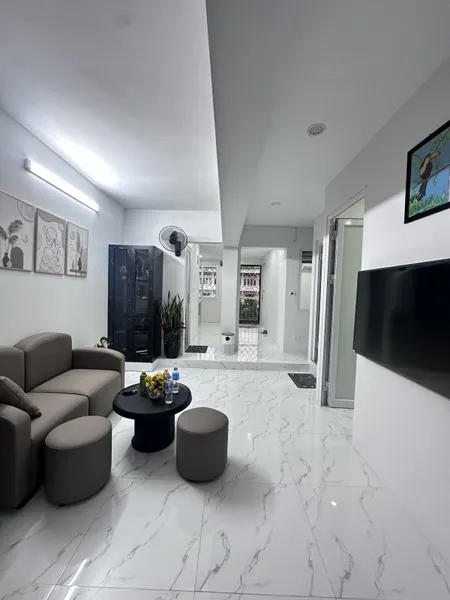 Bán căn hộ tập thể đường Lương Thế Vinh, Thanh Xuân, nhà đẹp thoáng mát, ô tô đỗ chân cầu thang