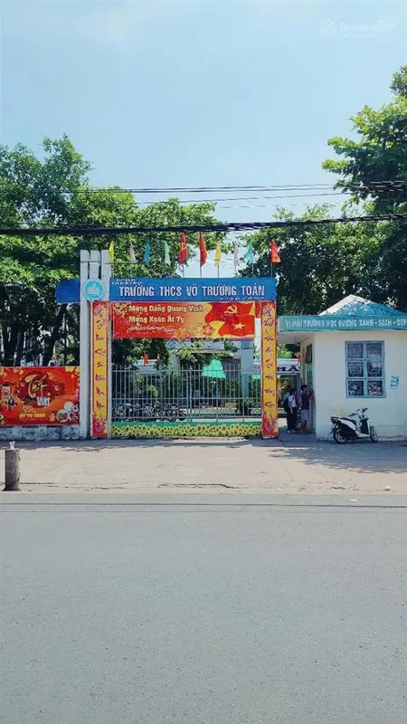 X118 bán xưởng mộc và máy móc 250m2 giá 5,5 tỉ có thương lượng p tân hoà