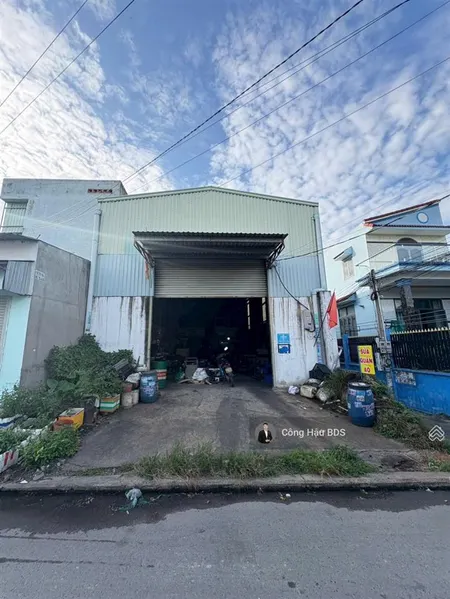 Bán xưởng đường đông tác p. đông hoà. dĩ an. dt 240m2 (9x 27m). odt 155m2. đường 8m. giá 10.5 tỷ
