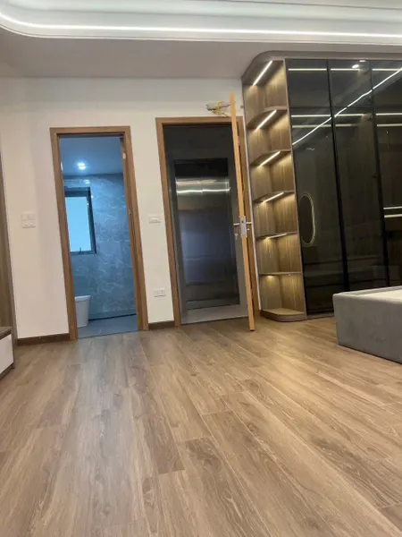 NHÀ ĐẸP 7 TẦNG – GẦN PHỐ – Ô TÔ THÔNG – FULL NỘI THẤT – THANG MÁY 🌹

📍 Nguyễn Văn Linh – 52m² – MT 4.33m – 13.5 tỷ – Long Biên