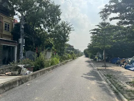 Chính chủ cần tiền bán gấp lô đất đẹp hai mặt đường trước sau tại trung tâm khu đấu giá làng cam
