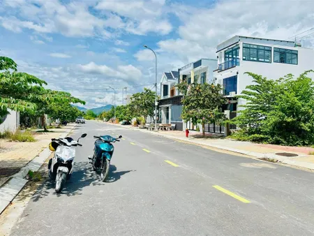 Không còn lô rẻ hơn mặt đường nhựa 16m vuông vắn xây tự do cực đẹp