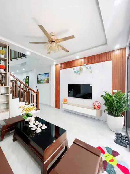 Bán nhà Hoàng Hoa Thám ngõ ô tô thông, gần phố, 44m² x 5 tầng hơn 14 tỷ