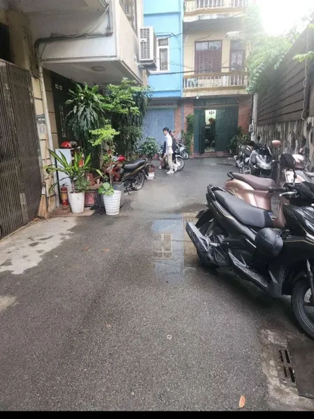 Cho thuê nhà ngõ ô tô Khương Trung, 3.5 tầng x 42m2, 3PN, 3 WC, 10.5 Triệu