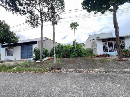 Bán nền 6x23 full thổ trục chính đối diện chợ đông bình nhà thuốc trung sơn chạy thẳng tới nền