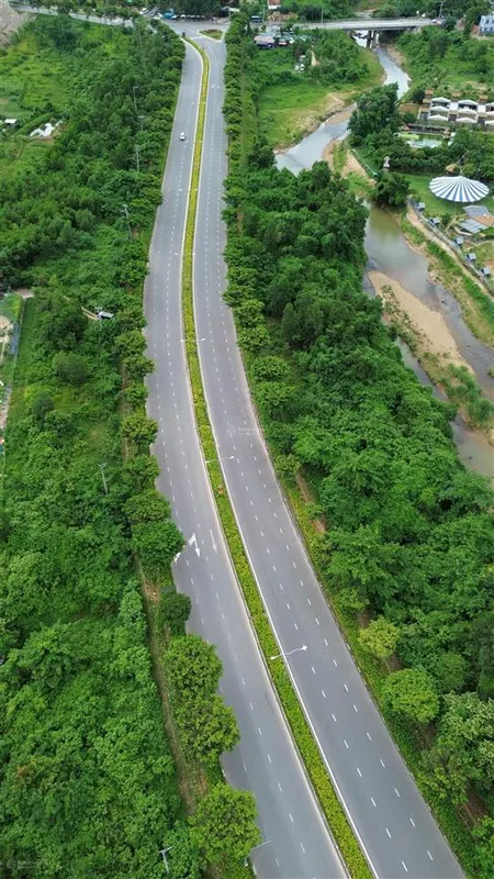 Bán nhà vườn 6000m2 có 946m2 đất ở gần đường hoàng văn thái, đà nẵng, sát kdl bà nà giá đầu tư