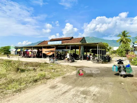 Chính chủ cần bán lô đất thổ cư cạnh chợ suối tiên cách hương lộ 39 tầm 50m thích hợp kinh doanh