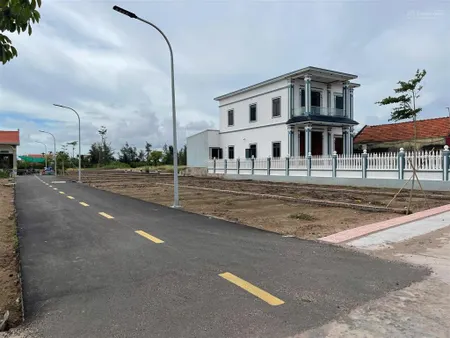 Đất như hình! giá rẻ 1,3 tỷ lô đất hướng nam đối diện quảng trường biển phố đi bộ