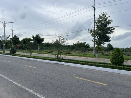 Nền lớn đường tránh Núi Sập