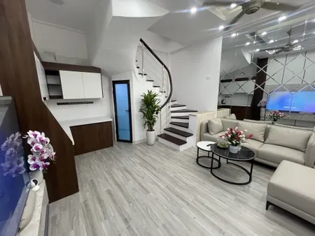 VÕ CHÍ CÔNG 30M x5 TẦNG 8,8 TỶ NGÕ RỘNG,SÁT PHỐ,THÔNG TỨ TUNG