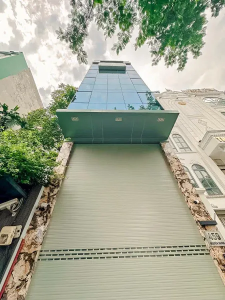 BÁN TÒA NHÀ MẶT ĐƯỜNG NGUYỄN KHANG. 100M2 - 8 TẦNG. THANG MÁY. THÔNG SÀN