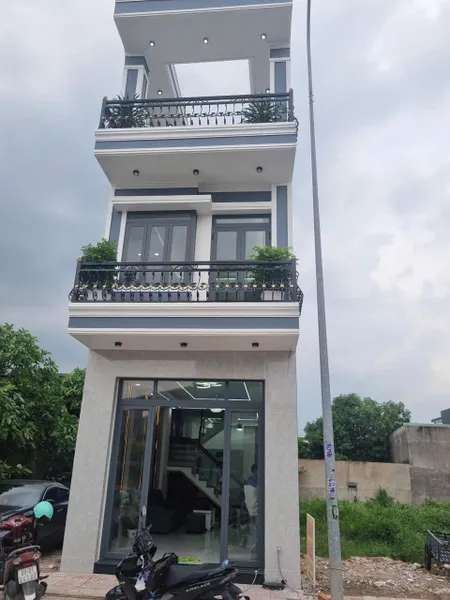 CƠ HỘI SỞ HỮU NHÀ PHỐ NGÃ TƯ BÌNH CHUẨN – **1 TRỆT 2 LẦU – 73 m² – FULL NỘI THẤT**