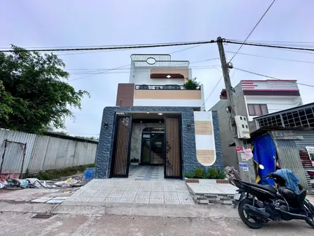 Nhà lầu gần Quảng Trường Mỹ Tho