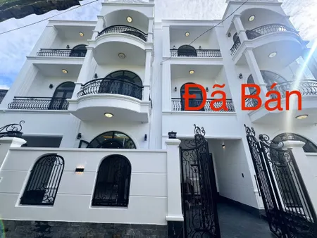 Nhà Hải Triều 3 Tầng Full Nội Thất Đường Oto Gần Chơ An Cựu Giá Chỉ 3.7xx Tỷ ✅
_________
- Vị trí chỉ sau lưng 1 nhà mặt tiền, cách chợ An Cựu 300m. Cách bến xe phía Nam, siêu thị Go, Vincom bán kín 1,5km
- Diện tích: 72m2, diện tích sàn: 170,3m2
- Đư