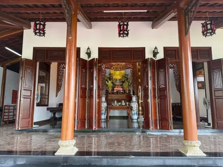 🌿 Nhượng lại căn nhà tâm huyết cho ai hữu duyên – không gian sống an yên 🌿
👉Vị trí: Châu Chữ, Thủy Bằng – nay là phường Thủy Xuân, TP. Huế. Gần lăng vua Khải Định, cách trung tâm TP chỉ khoảng 10 phút lái xe.
👉TỔNG QUAN TÀI SẢN
 • Diện tích: 535m² (nga