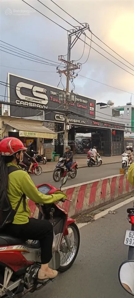 Nhà mặt tiền đường huỳnh tấn phát, ngang hơn 7 m nở hậu. 88 tr/m2
