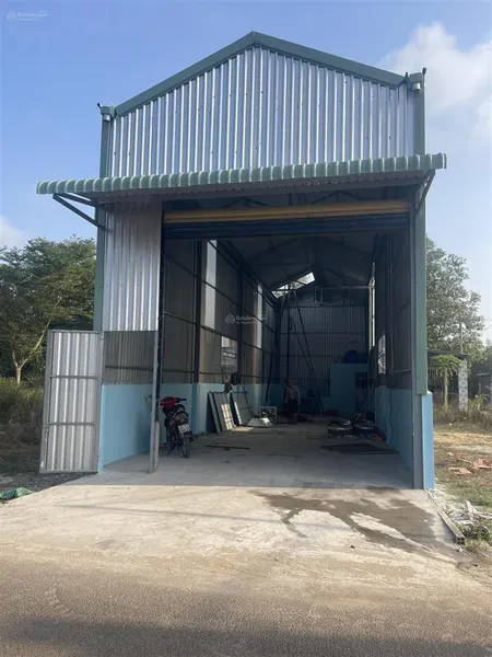 Bán đất sổ riêng thổ cư trên đất có xưởng nhỏ cho thuê 2ty150 tl mua là có dòng tiền hàng tháng .