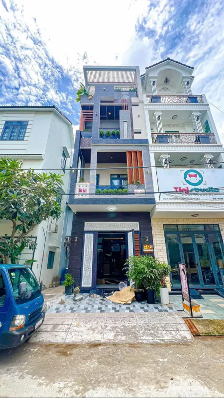 Nhà mới xây 1 trệt 3 lầu, full công năng, gần chợ và trường học Bình Tân