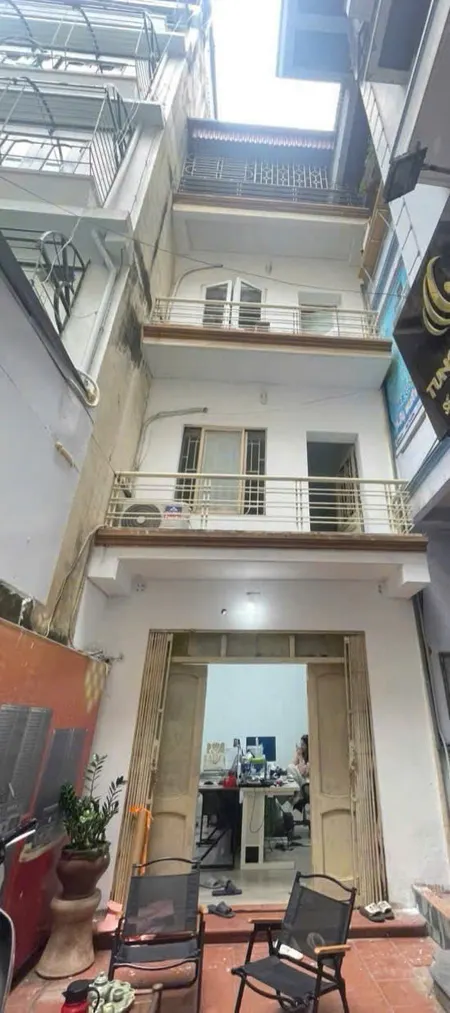 Cho thuê nhà ngõ ô tô Yên Lãng, 25m² x 3,5 tầng, 2PN, 3 WC, 11 Triệu