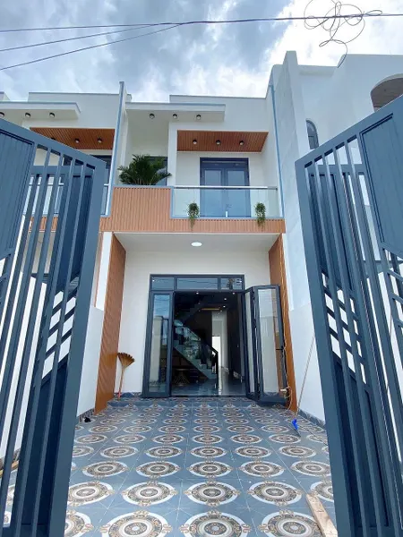 NHÀ MỚI XÂY XONG GẦN TRƯỜNG LẠC HỒNG