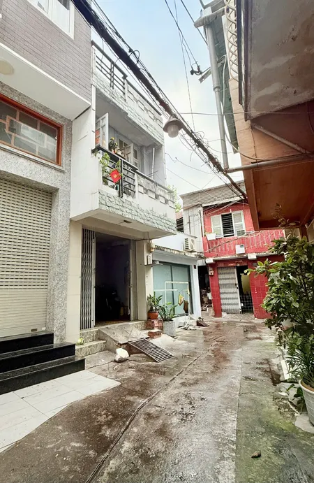 Bán nhà vừa ở vừa kinh doanh, đường Thái Phiên, Q11