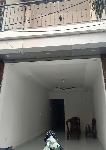 Cho thuê nhà nguyên căn mặt phố Tân Mai 75m² x 3 tầng  ô tô tránh, 20 Triệu