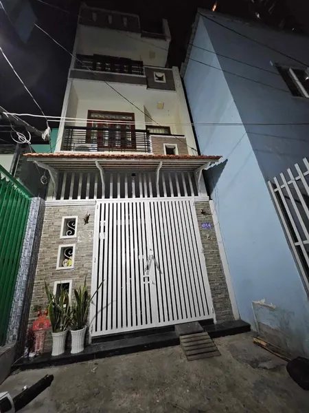 NHÀ ĐẸP SÁT HẺM XE HƠI CHỈ 5M GẦN CHUNG CƯ HIM LAM.
