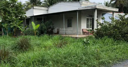 Nhà có lô đất 124m² (ngang 5,6m x dài 21,4m) full thổ cư tại đường 30/4, Long Đức, Trà Vinh, em gái gửi nhờ bán.
