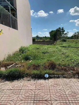 Chính chủ gửi nhờ bán lại lô đất 136m² thổ cư 100%, tọa lạc tại đường 30/4, phường Long Đức, Trà Vinh.