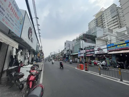 Bán nhà mặt tiền đường Hậu Giang