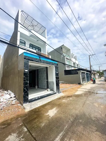 MẶT TIỀN ĐƯỜNG THÔNG 1 LẦU 1TRỆT MỚI XÂY PHƯỜNG BIÊN HÒA ( BỬU HÒA)
