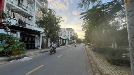 Đất mặt tiền d1 hiệp phú 90 met2 ngang 5m, đường 10 met. giá 8.6 tỷ tl