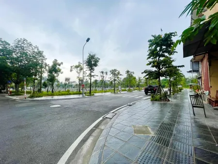 Lô góc, ô tô tránh, kd, vp, phố thanh am, đặng vũ hỷ, thượng thanh, dt 96 m, mt 4.7 m, giá 13 tỷ