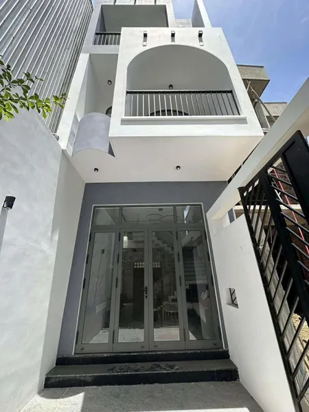 Bán nhà 3 tầng 4 phòng ngủ trần phú Huế đi bộ là ra chợ