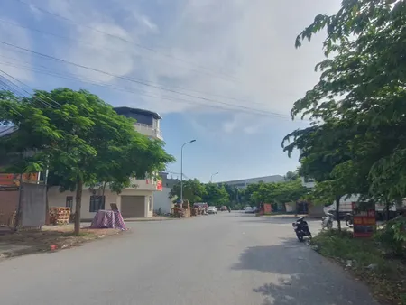 Bán 90m đất chu mẫu 2 nhìn vườn hoa. Đường rộng 20.5m. Thông đường tam giang với KCN. Phường nam sơn bắc ninh