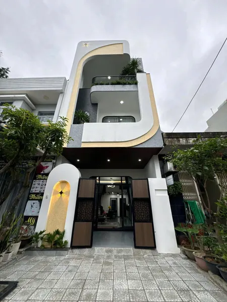 BÁN NHÀ MẶT PHỐ 120M2 Ở THỦ DẦU MỘT - BÌNH DƯƠNG