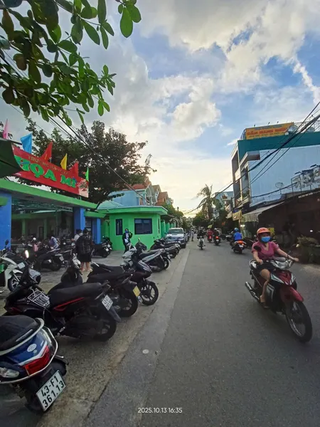 👉 Bán cặp đất diẻn tích khủng MT Kinh doanh Đồng Kè đối diện chợ Hoà Khánh