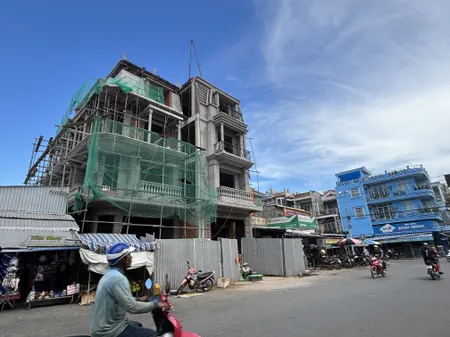 SHOPHOUSE MẶT TIỀN ĐƯỜNG NGÔ QUYỀN, TRỤC CHÍNH CHỢ CÁI VỒN, VĨNH LONG