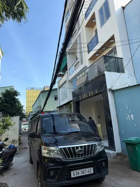 BÁN NHÀ MẶT TIỀN HẺM NGUYỄN THỊ THẬP – QUẬN 7
- Vị trí : gần Lottemart, Big C, ngã tư Nguyễn Văn Linh – Trung Tâm Q7, giao thông thuận tiện, khu dân trí cao
- Diện tích: 55m2 ( ngang 4m x dọc 15m )
- Kết cấu: 1 trệt, 3 lầu, 2 sân thượng