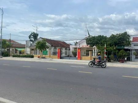 🔥CẦN BÁN NHANH LÔ ĐẤT, THÔN PHÒ THIỆN, XÃ DIÊN PHƯỚC, DIÊN KHÁNH 
✅Vị trí cách UBND xã D.Phước và đường lớn TL2 là: 130m, cách TP. Nha Trang tầm 15km,