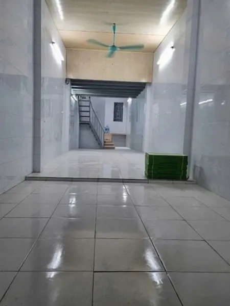 Mặt ô tô tránh Phố Trần Cung,  100m² x 1 tầng Văn phòng, kho hàng, lớp học... chỉ 11 Triệu