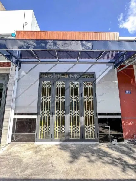 BÁN NHÀ 1TRỆT 1LỮNG, mới đẹp, mua vào ở ngay. TRỤC CHÍNH đoạn ngoài