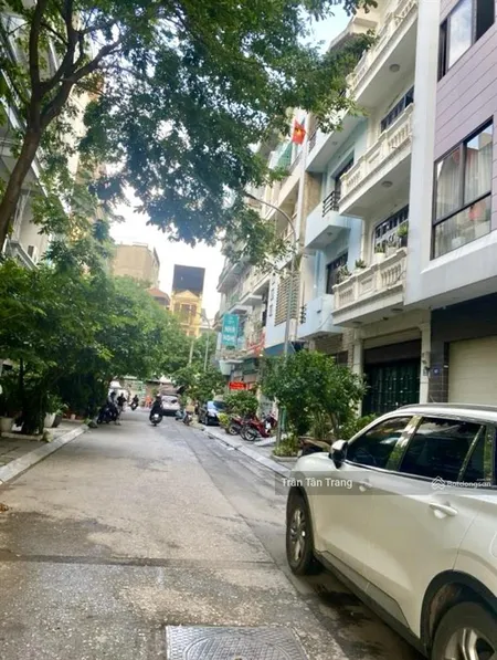 Bán nhà liền kề, dân xây 5 tầng thang máy, oto vào nhà đường xuân la, dt70m mt 6.5m, nhà đẹp ở luôn