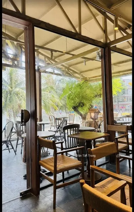 Bán nhà mặt phố lạc long quân, logoc 3 thoáng, mặt tiền 14m,vỉa hè rộng 6m, kinh doanh ngày đêm