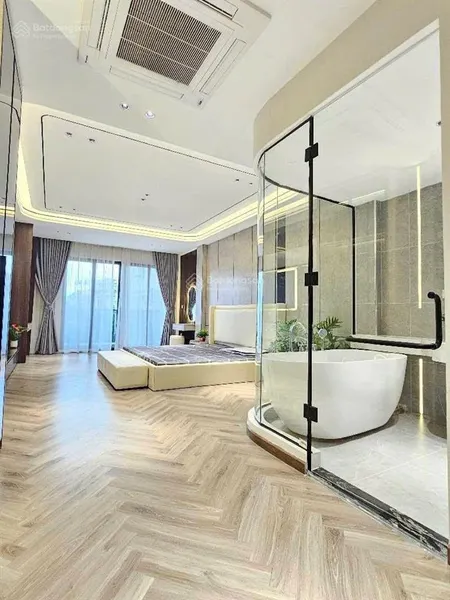 Bán nhà nguyễn sơn long biên phân lô hàng không 8 tầng thang máy full nội thất chỉ 27 tỷ
